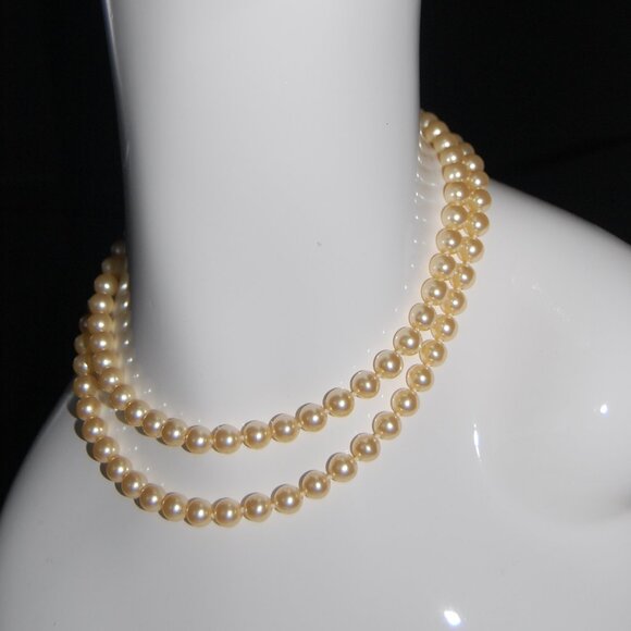 NWOT Vintage 1999 Monet Mother of Pearl Necklace, 31" Long - Picture 2 of 12